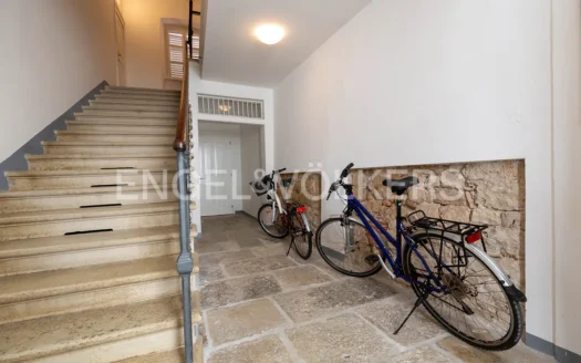 Old Town property overlooking the UNESCO Basilica – Four stylish units with a private courtyard